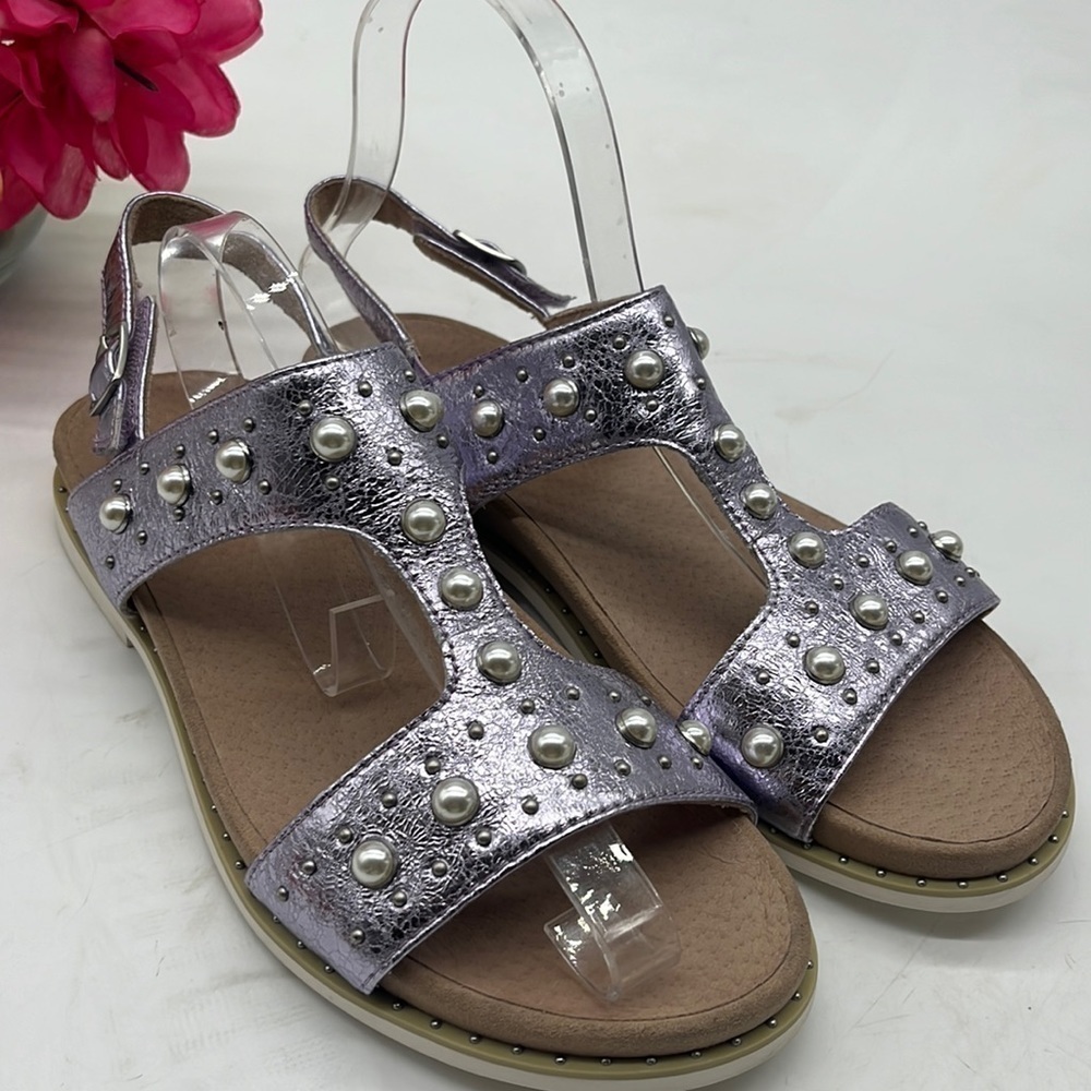 Earth Grove Fuji Violet white pearl Metallic Sandals Size 8. MCS3893